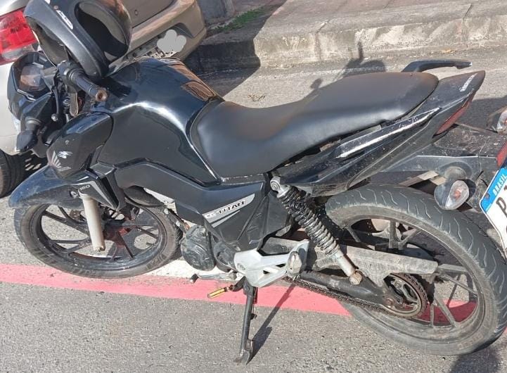 Homem é preso com moto roubada na Avenida Paralela