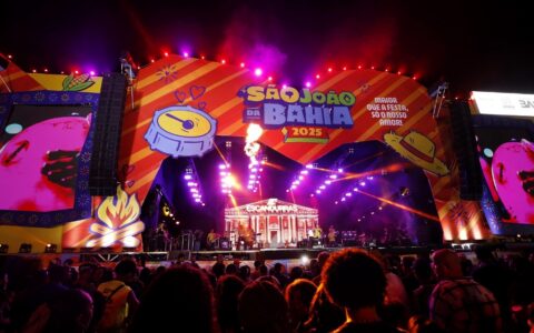 Imagem do post Com mistura de ritmos, público prestigia shows da primeira noite no Parque de Exposições