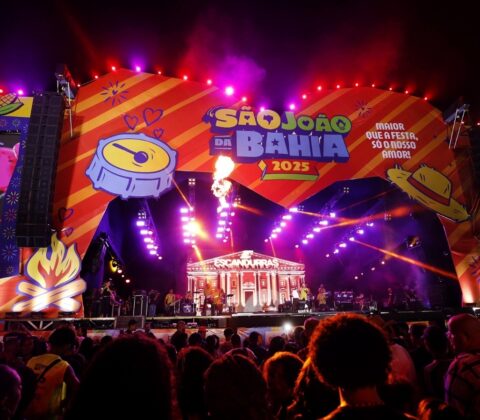 Imagem do post Com mistura de ritmos, público prestigia shows da primeira noite no Parque de Exposições