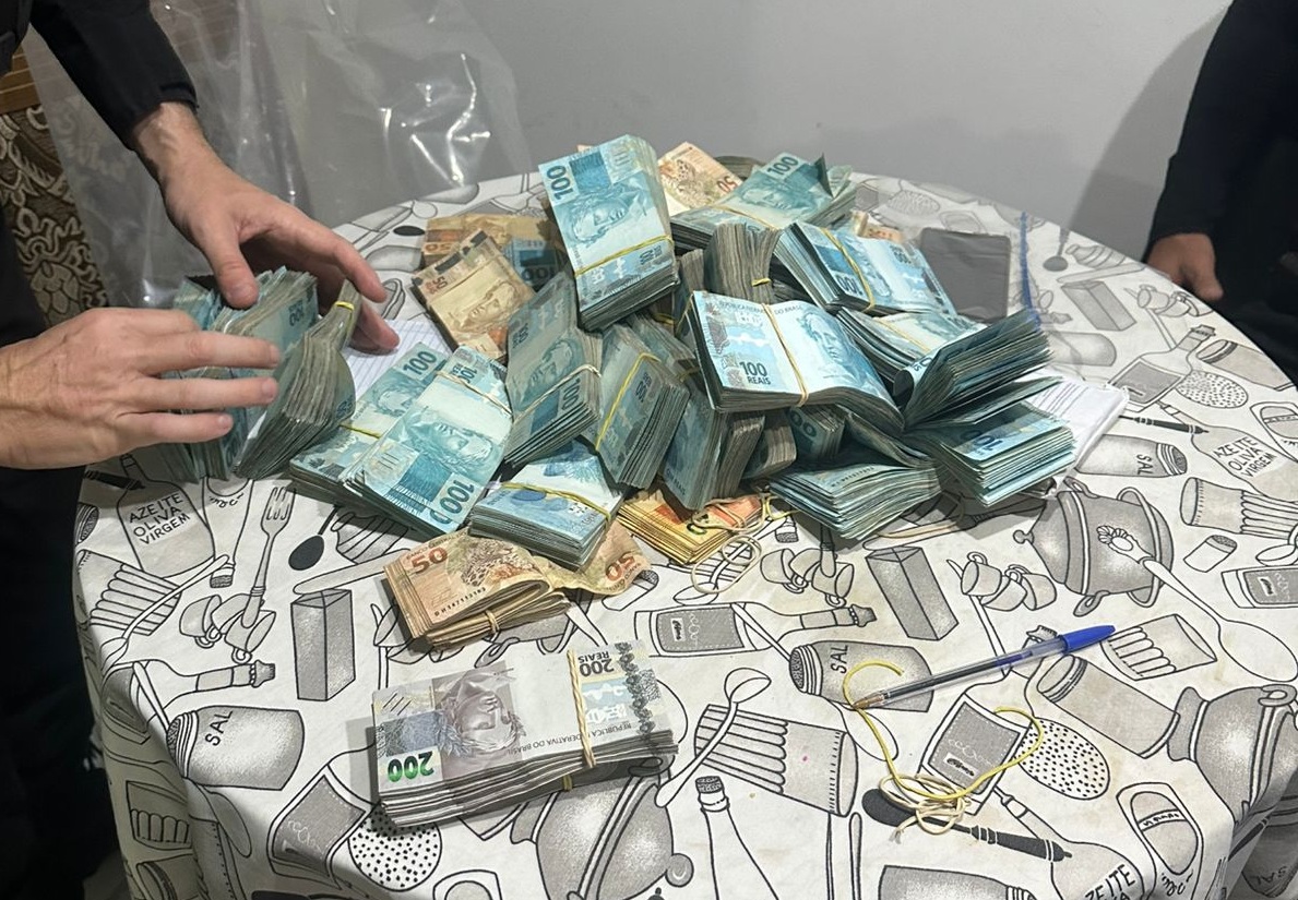 CAC milionário é alvo da PF por vender fuzil a facção na Bahia