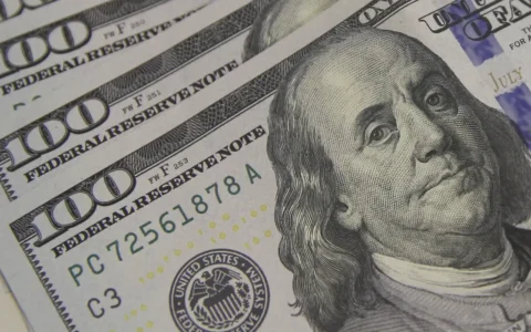 Imagem do post Dólar cai para R$ 5,56 à espera de pacote fiscal