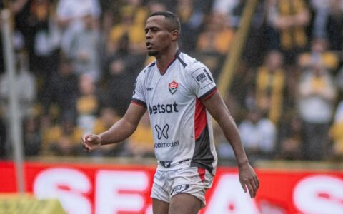 Imagem do post Vitória acerta recisão com o atacante Carlos Eduardo