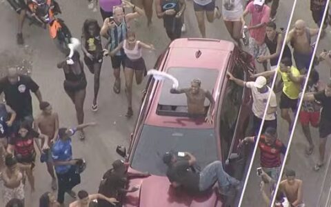 Imagem do post MC Poze é solto após cinco dias preso; espera teve confusão e spray de pimenta