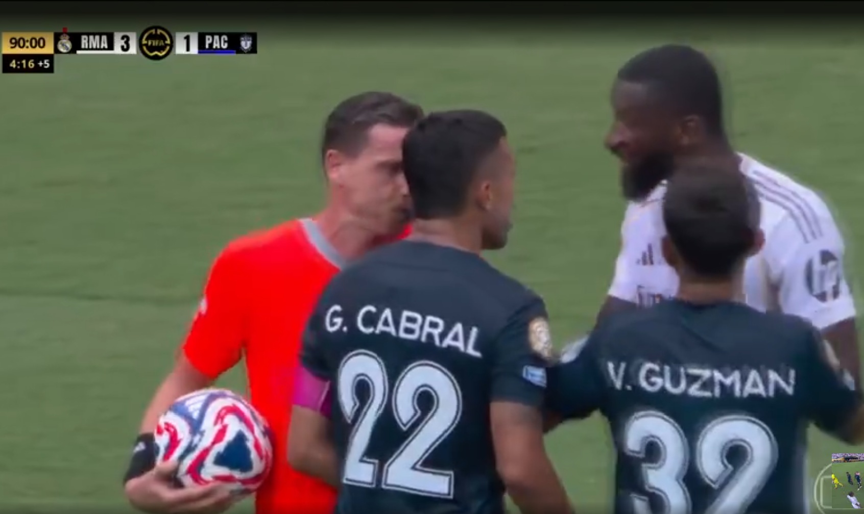 Racismo no Mundial: Zagueiro do Real acusa rival