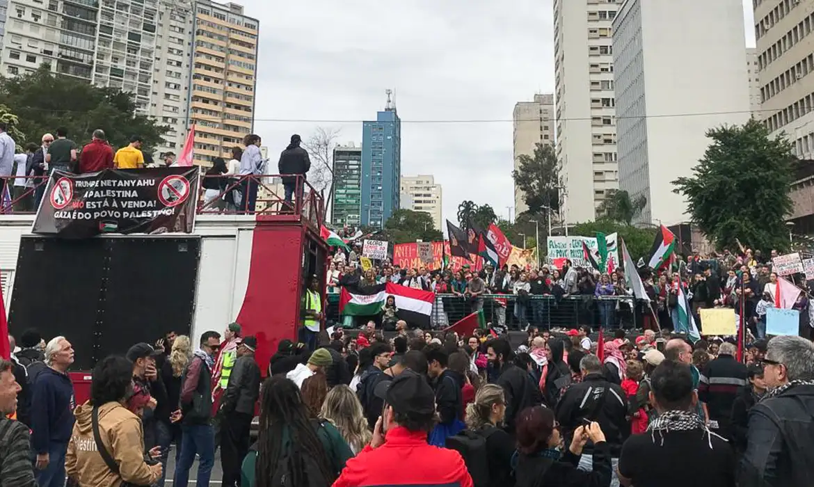 Manifestantes fazem ato pró-Gaza em São Paulo