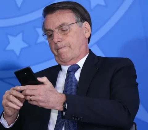 Imagem do post Bolsonaro pede autorização para comemorar aniversário da filha