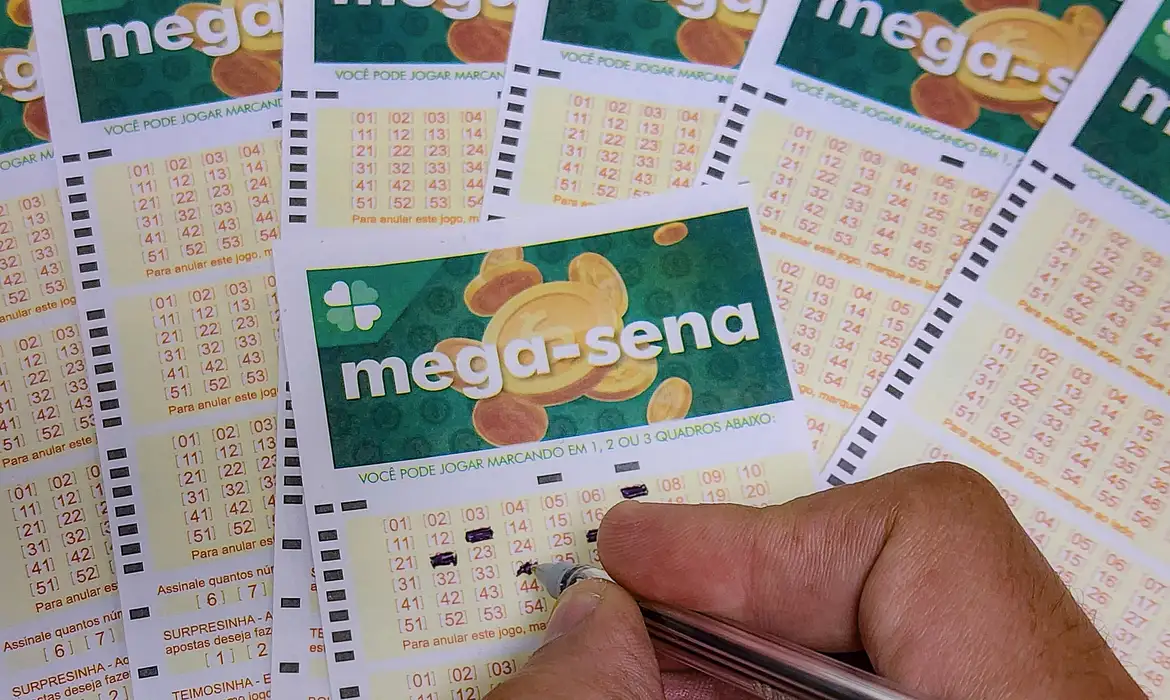 Mega-Sena acumula e prêmio principal vai para R$ 28 milhões