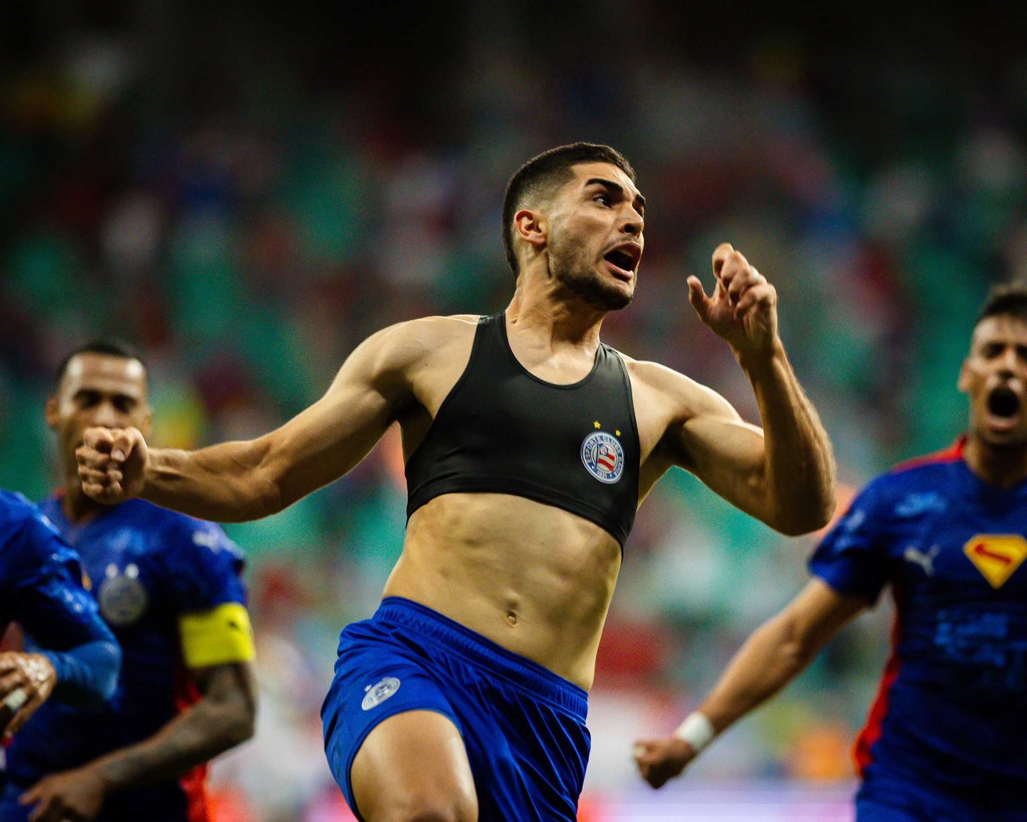 Bahia arranca triunfo no último minuto e vira top 3 do brasileirão