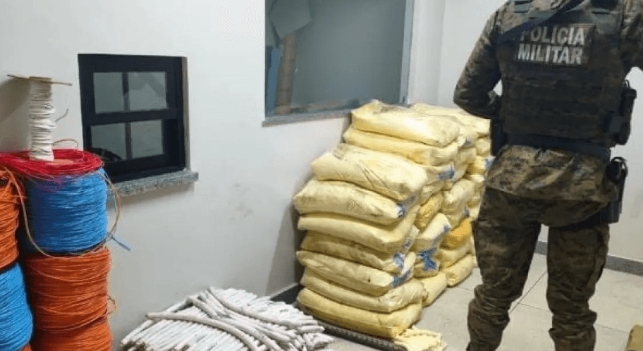 Operação surpresa encontra depósito com arsenal explosivo em Sento Sé