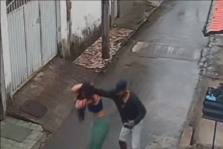 Servidor Municipal da Bahia espanca ex na rua e é afastado