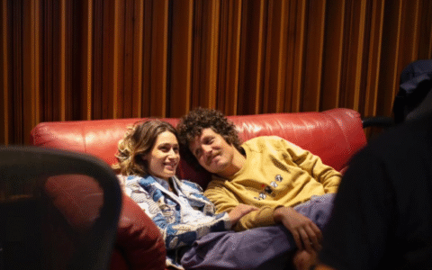 Imagem do post Chico Chico posta foto com Luisa Arraes e web surta