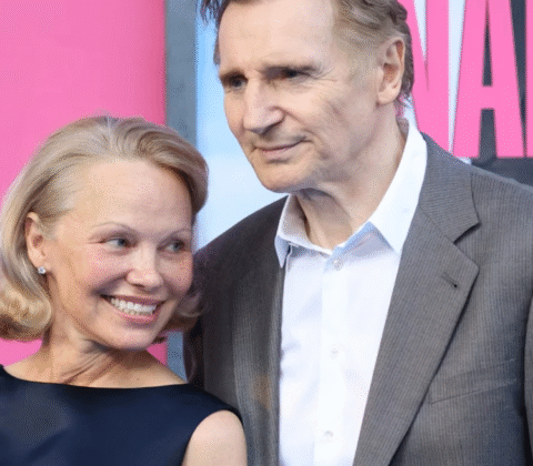 Imagem do post Novo casal em Hollywood? Pamela Anderson e Liam Neeson surpreendem