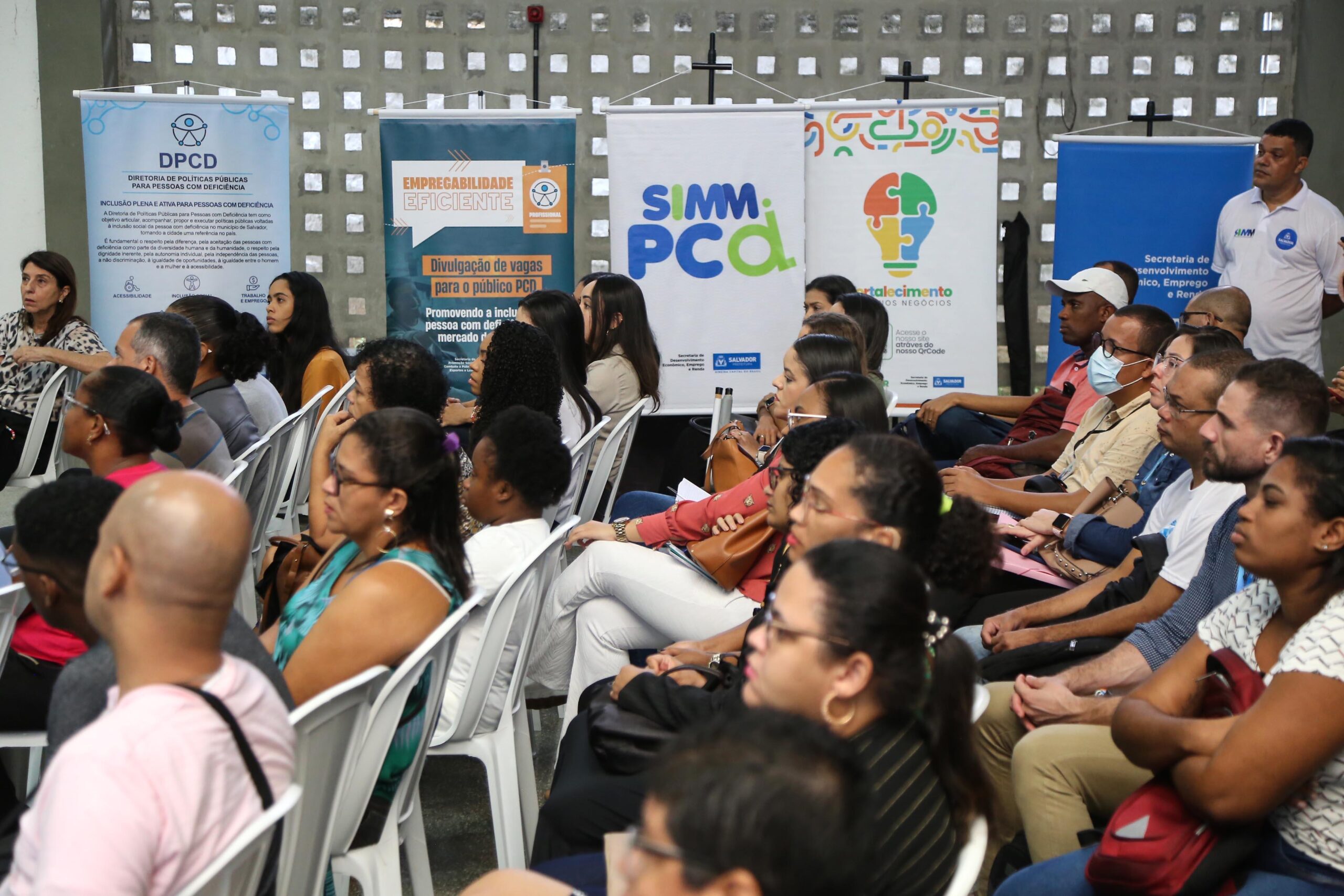Salvador promove feira com vagas para PCDs, aprendizes e pessoas acima de 50 anos