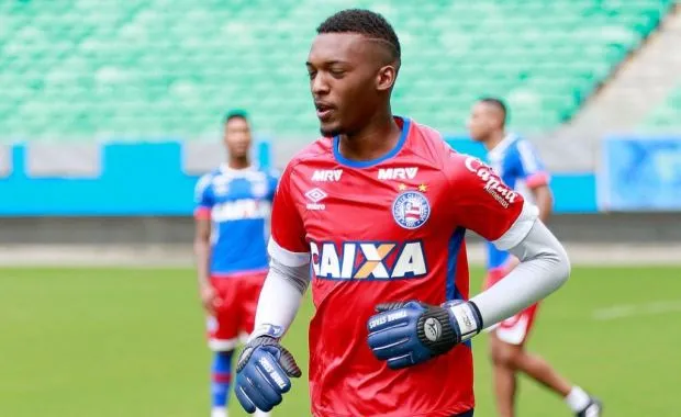 Racismo no futebol baiano: Goleiro do Bahia de Feira é alvo de ataques e FBF repudia ação