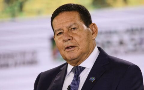Imagem do post Mourão critica Trump por “meter o bedelho” em caso de Bolsonaro