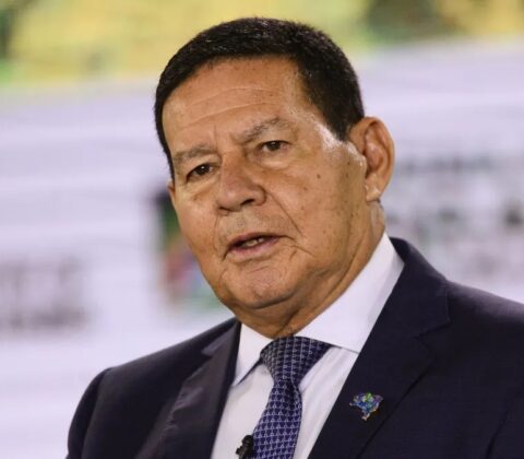 Imagem do post Mourão critica Trump por “meter o bedelho” em caso de Bolsonaro