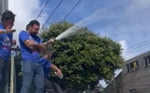 Imagem do post 2 de Julho: diretor da Defesa Civil de Salvador é atingido durante protesto