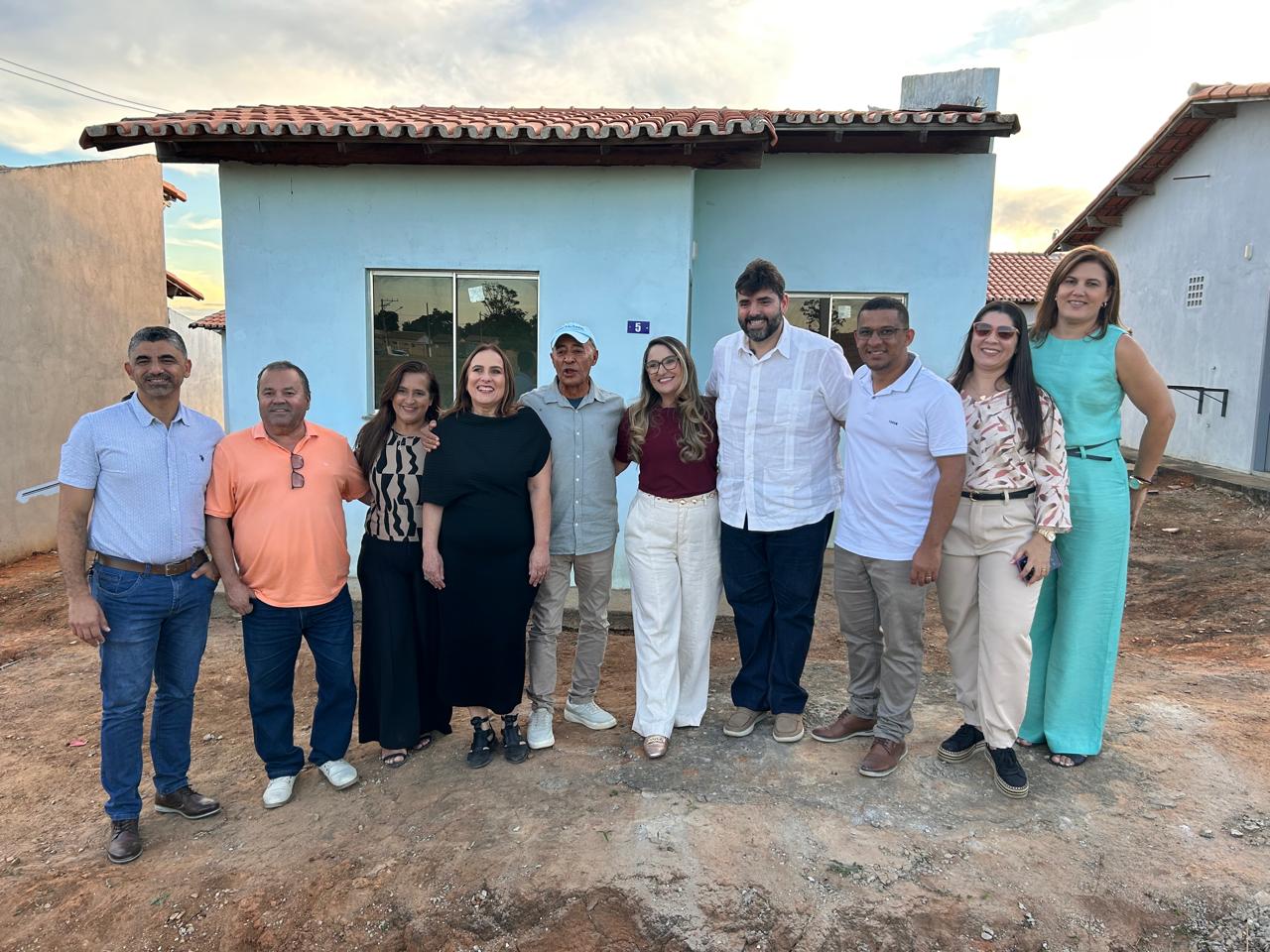 Governo entrega casas populares e inaugura quadras esportivas em Ibirapuã
