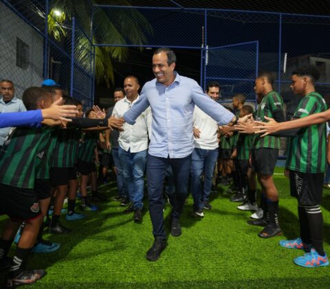 Imagem do post Prefeitura chega a 79 campos com gramado sintético e fortalece prática esportiva em Salvador