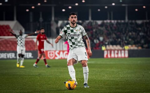 Imagem do post Vitória negocia com meia português; saiba detalhes