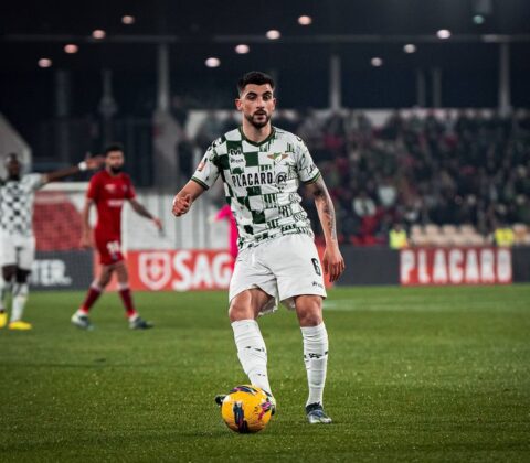 Imagem do post Vitória negocia com meia português; saiba detalhes