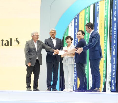 Imagem do post Caetano celebra inauguração da BYD e novo ciclo de desenvolvimento em Camaçari