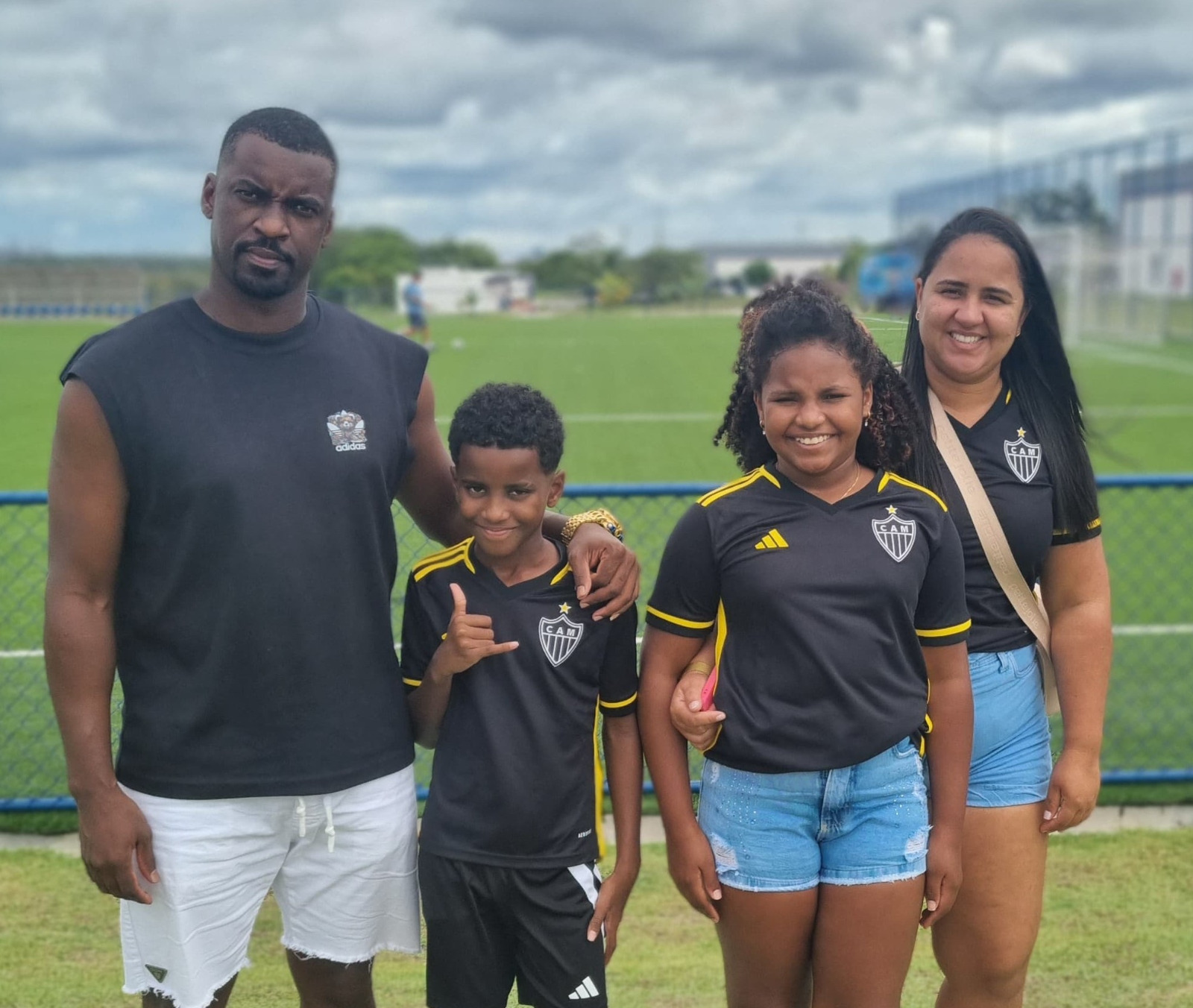 Pais cruzam o Brasil para apoiar filhos na Copa 2 de Julho; clima de emoção toma conta