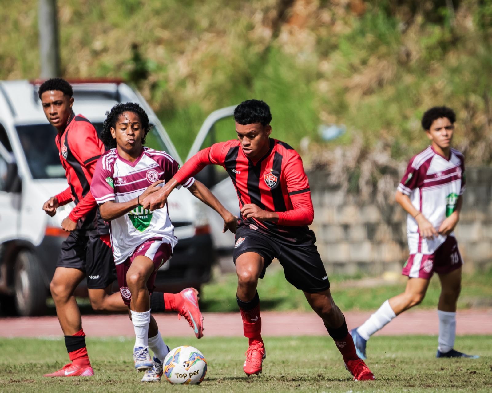 Principais favoritos avançam às quartas de final da Copa 2 de Julho