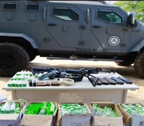 Imagem do post Caça ao CV: PM apreende fuzis e mais de 200 munições