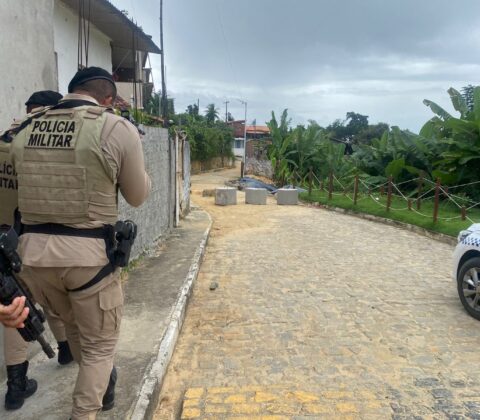 Imagem do post Dez barricadas instaladas por grupos criminosos são destruídas em Itaparica e Vera Cruz