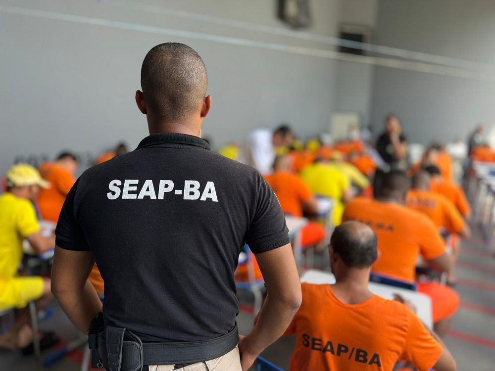 Surto de catapora em presídio de Salvador faz governo suspender visitas