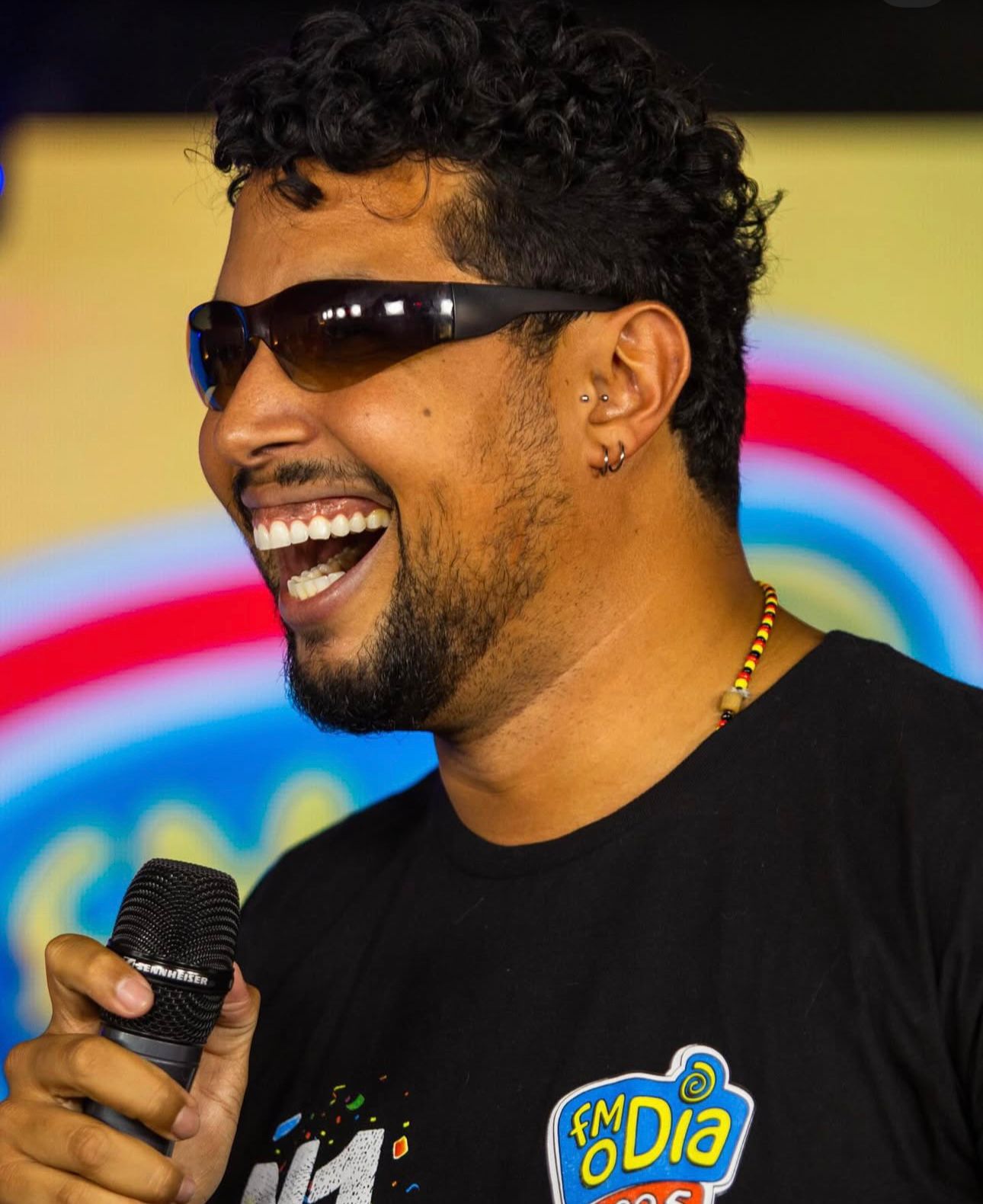 Dinho Junior é o novo apresentador da Rádio FM O Dia e leva o “molho da Bahia” para o dial nacional