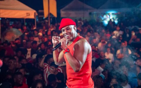 Imagem do post Flavinho e a CaSamba promete resenha animada com pagode e samba em Salvador