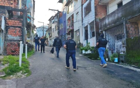 Imagem do post Três homens são presos na Engomadeira por tráfico de drogas e posse ilegal de arma de fogo de uso restrito