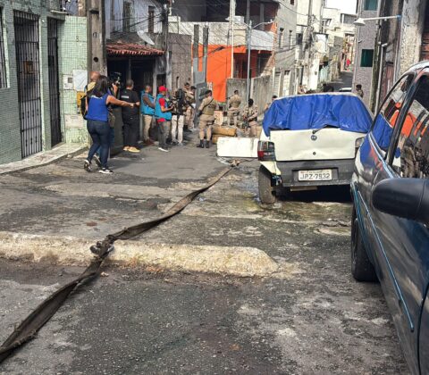 Imagem do post PM remove barricadas do CV em Tancredo Neves e Engomadeira