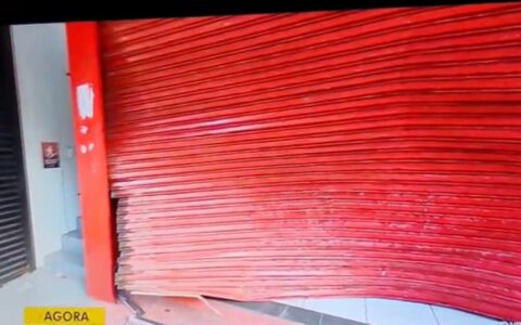 Imagem do post Bando com mais de 20 criminosos armados invade lojas na Boca do Rio durante a madrugada