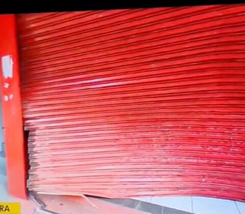 Imagem do post Bando com mais de 20 criminosos armados invade lojas na Boca do Rio durante a madrugada