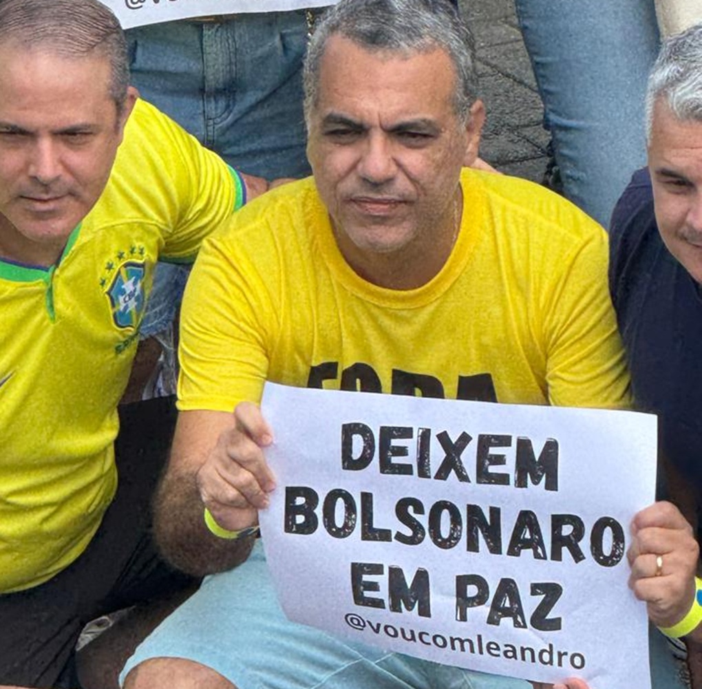 Multidão toma Farol da Barra em protesto contra Moraes e STF