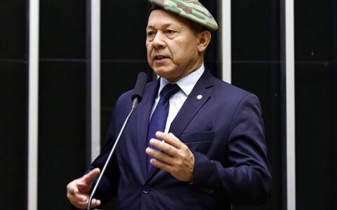 Imagem do post Após operação da PF, aliado de Bolsonaro convoca Forças Armadas e cita 1964