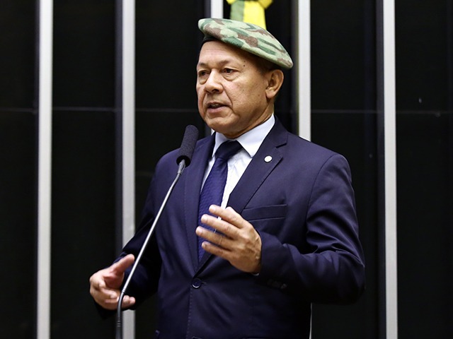 Após operação da PF, aliado de Bolsonaro convoca Forças Armadas e cita 1964