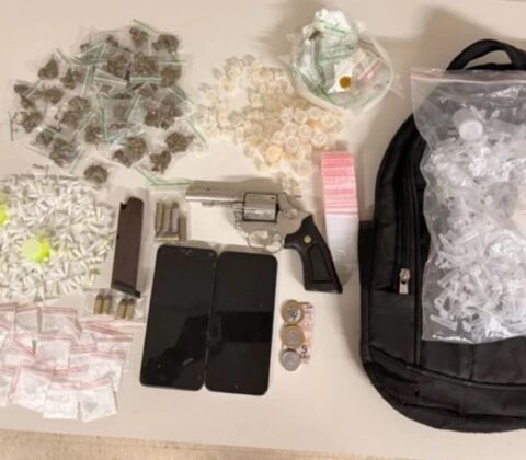 Imagem do post Confronto com a Rondesp deixa suspeito do CV morto e apreensões de drogas e arma em Salvador