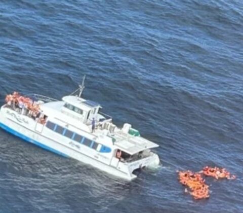 Imagem do post Barco afunda após colisão com catamarã cheio de turistas na Bahia