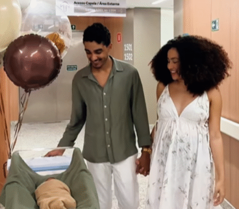 Imagem do post Lore Souza deixa maternidade com o pequeno Benjamin nos braços e celebra novo capítulo: “Obrigada, Jesus”