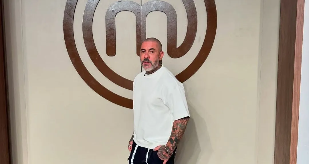 Henrique Fogaça quebra a internet de sunga e revela bastidores do MasterChef