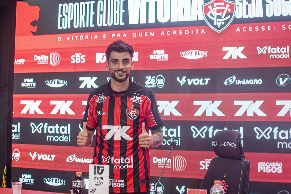 Rúben Ismael é apresentado no Vitória e fala sobre 1ª experiência longe da Europa