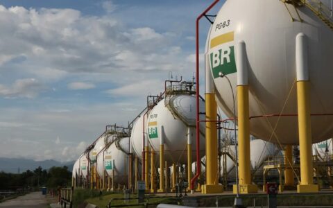 Imagem do post Petrobras anuncia queda de 14% no preço do gás natural para distribuidoras