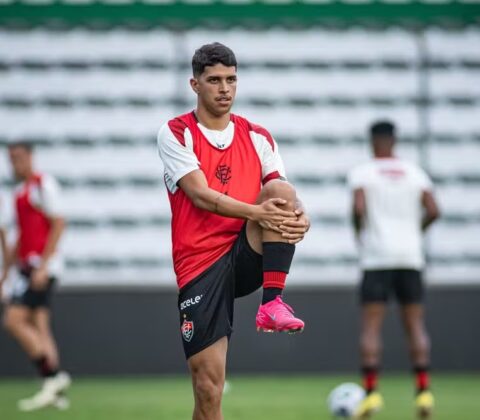 Imagem do post Vitória renova contrato com atacante até o final de 2026