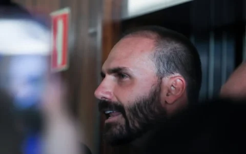 Imagem do post Líderes do PT pedem prisão de Eduardo Bolsonaro ao STF