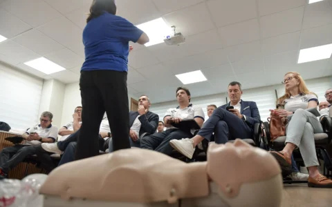Imagem do post CBF qualifica mais de 100 médicos em treinamento pioneiro para emergências cardiovasculares