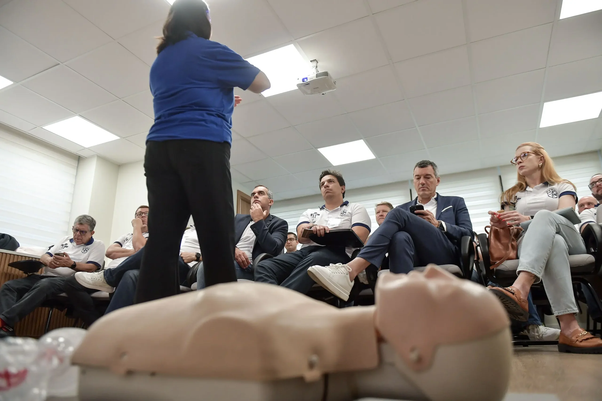CBF qualifica mais de 100 médicos em treinamento pioneiro para emergências cardiovasculares
